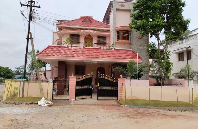 Cheerful 5- bedroom villa in Thudiyalur with Mountain View