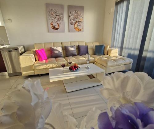 Cheerful holiday two bedrooms flat with BBQ