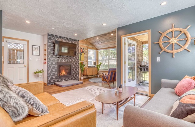 Cheerful Modern Beauty with Beach Access in Pacific City!