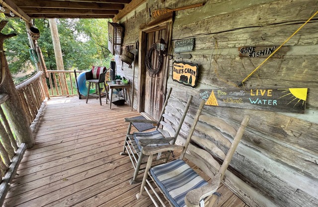 Cheerful Riverfront Retreat