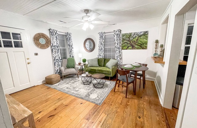 Cheerful tiny home by the Bay