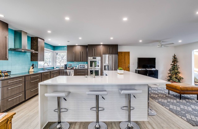 Chefs Kitchen-Pool & Spa-Games-Golf Course-Parks & Museums-Safe Neighborhood