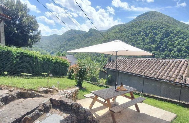 Chemin du Cagir. Quiet, natural setting, garden with mountain views.