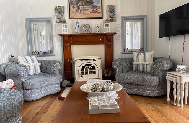 Cherry Blossom Cottage-with country charm and spa
