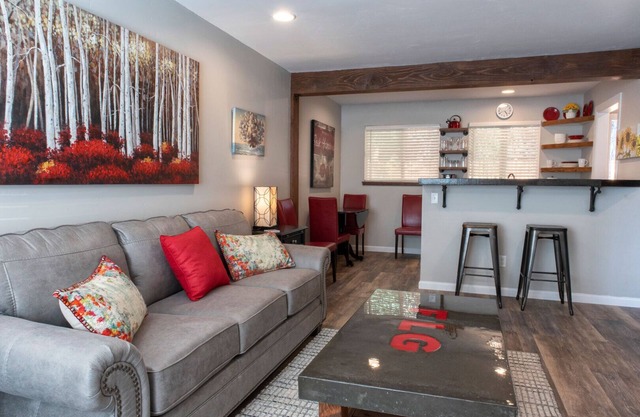 Cherry Getaway, newly renovated, downtown