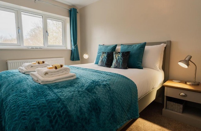 Chester Greenway House - Ideal 1 Bedroom Home, EV Charger & Parking - Sleeps 4