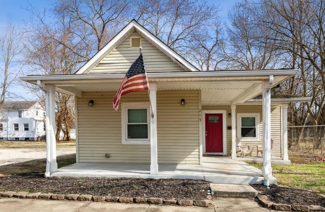 Chestnut St 3 Bedroom House in Historic Loveland