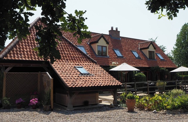 CHESTNUT TREE BARNS: ASH COTTAGE, pet friendly in Bungay
