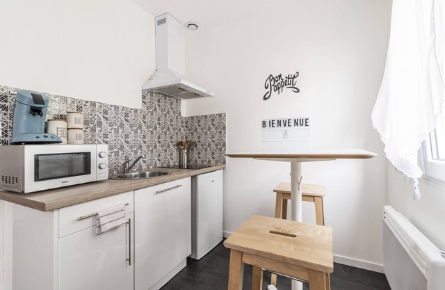 Chez Léon, a small soft nest