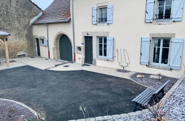 Chez la Rose luxury cottage with jacuzzi