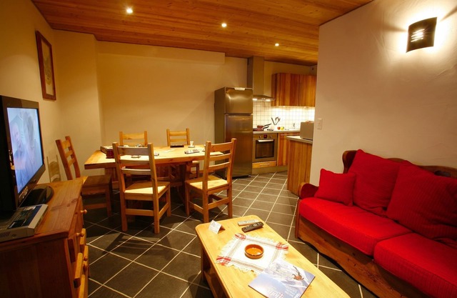 Chez le Marquis du Pontet 3: 7 pers. in the resort center and at the foot of the slopes
