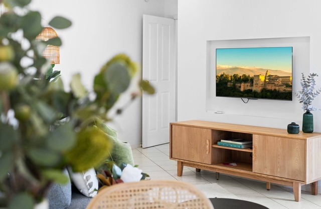 Chic 1-Bed Escape with Parking Bridgeman Downs