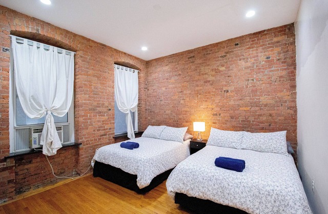 Chic 1-bedroom apartment with WiFi and AC in Midtown New York