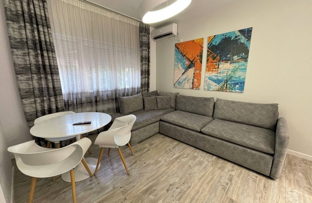 Chic 1-bedroom apartment with AC, WiFi in fabulous Tiranë