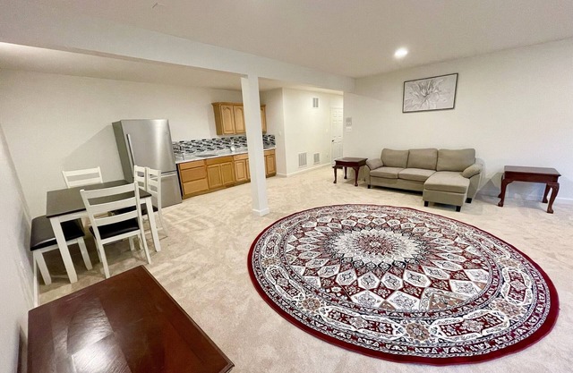 Chic 1-bedroom basement apartment