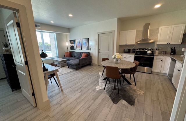 Chic 1-bedroom with fitness room, WiFi in fabulous Wichita