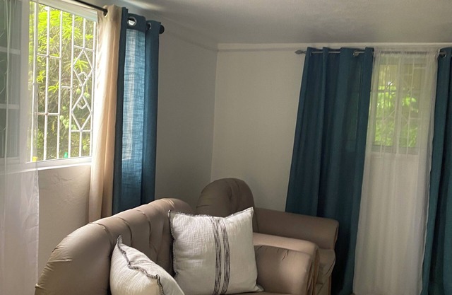 Chic 1bedroom with AC and WiFi in charming priory area1- 2 min walk to the beach