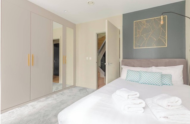 Chic 2BD Flat with Roof Terrace, Ladbroke Grove