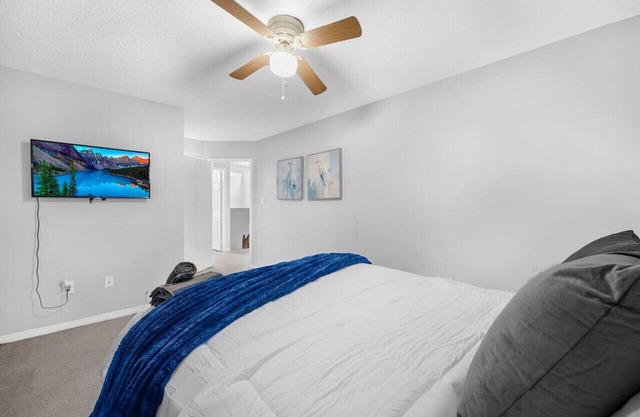 Chic 2BR House, Newly Renovated, Central Spot