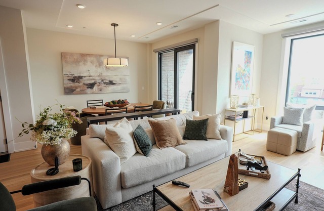 Chic 3-Bedroom Condo in Lakeview Central. Private Rooftop, City & Ballpark Views