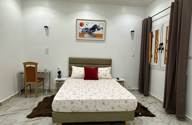 Chic apartment with a cute little garden. 30 minutes from the AIBD airport