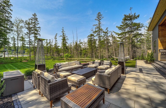 Chic Bellaire Home w/Outdoor Kitchen on Clam Lake