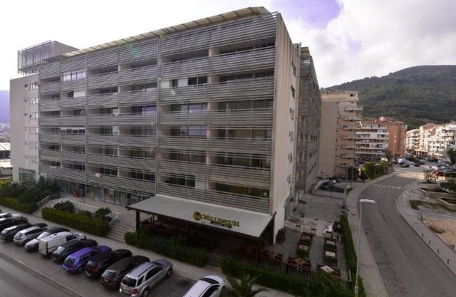 Chic Budva City Retreat - Studio Apt with Balcony