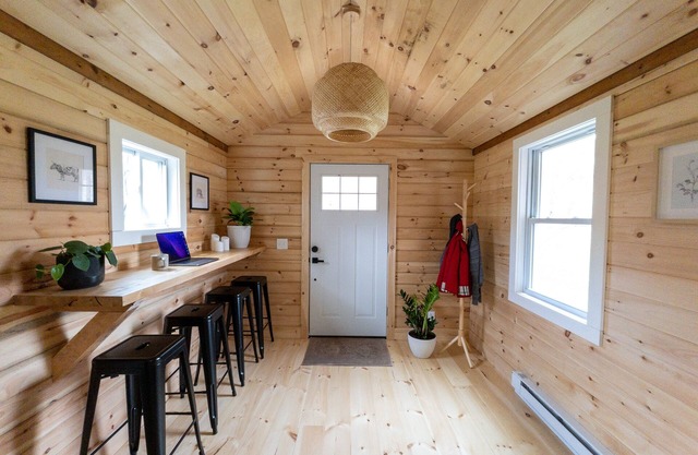 Chic Catskills Cabin w/Fireplace, Firepit, 30min to Ski Big Bear Resort.