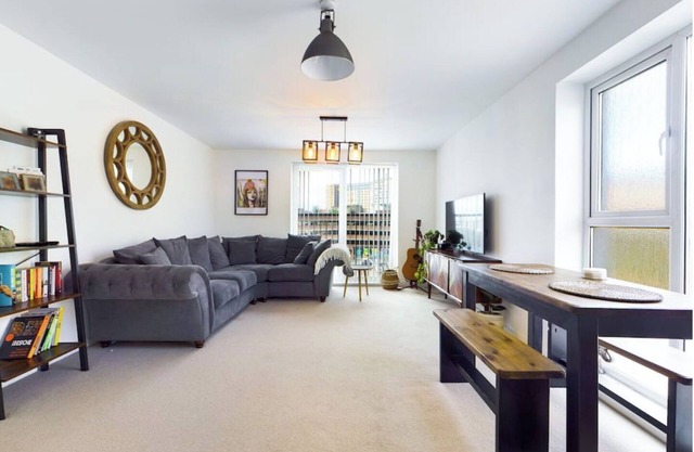 Chic City Centre Apartment With Private Parking