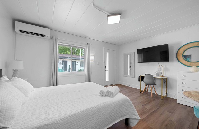 Chic City Retreat 93A