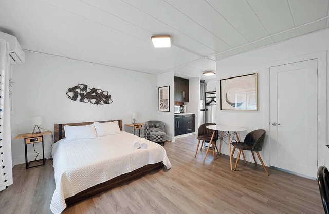 Chic City Retreat 93B