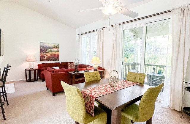 Chic Coastal California Condo with WiFi, AC in south Orange County