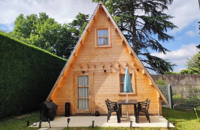 Chic, cozy 35m² tepee with swimming pool in Pontacq near Lourdes.