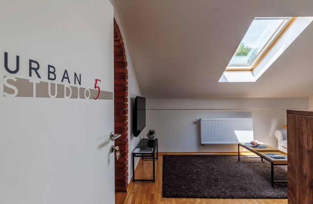 Chic & cozy studio - modern comforts, 2 min from the centre & top attractions!