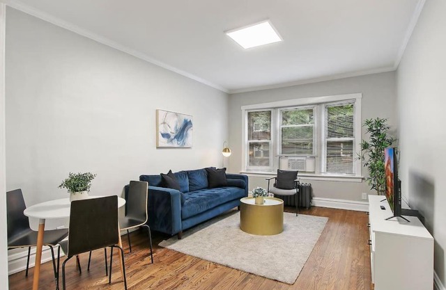 Chic & Fully Furnished 2BR Apartment - Roscoe 1