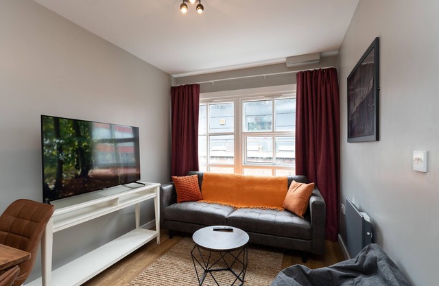 Chic & Fun 2 Bedroom Apartment