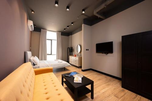 Chic gateway Studio by Spacey Duqm 80