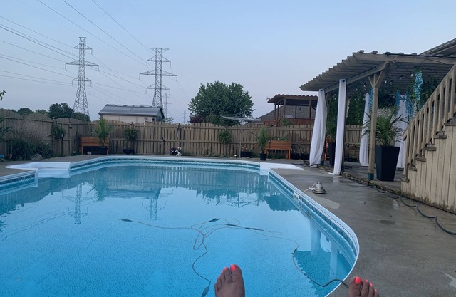 Chic, oasis 5BR with in ground Pool Hot Tub, Magical Yard—Perfect for Any Stay