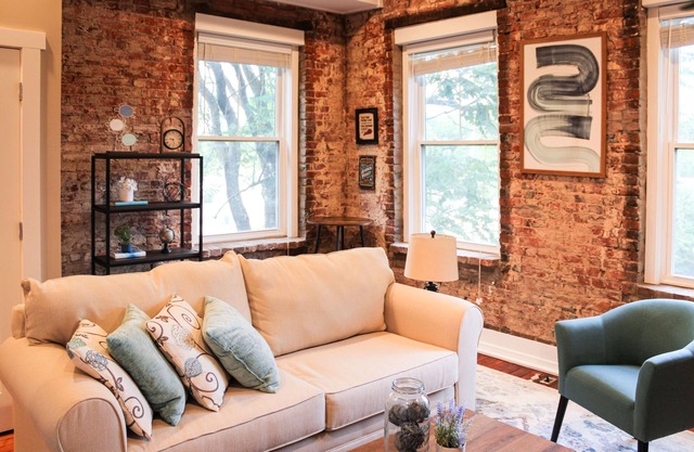 Chic Rustic Loft minutes from Downtown! Short walk to Lynn Stadium and Breweries