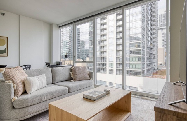 Chic South Loop Jr 1BR w/Lounge, Pool & Gym nr Grant Park, by Blueground