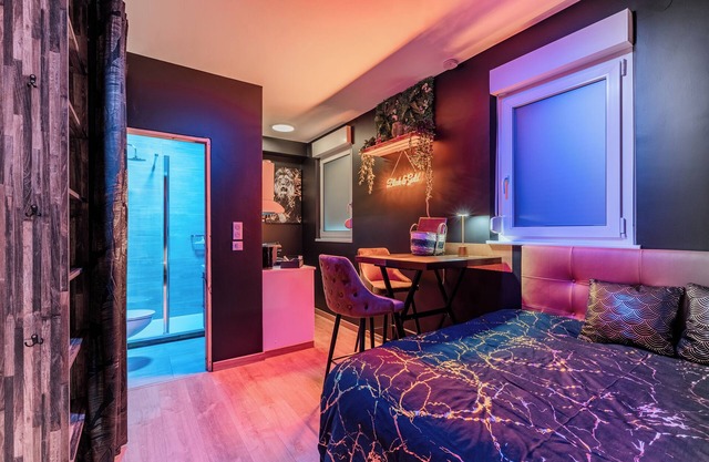 Chic Studio Black & Gold | Business & Romantic Stay | Netflix, - Near Strasbourg