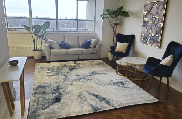 Chic Yorkville Retreat: Stylish Comfort in the Heart of Toronto
