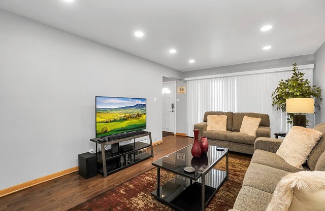 Chicago Rental - W 64th St