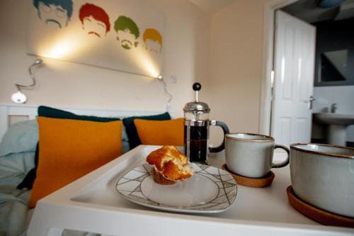 Chichele House, sleeps 8, Nr Rushden Lakes, allocated parking, corporate welcome