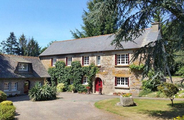 Child friendly house with pool , WIFI