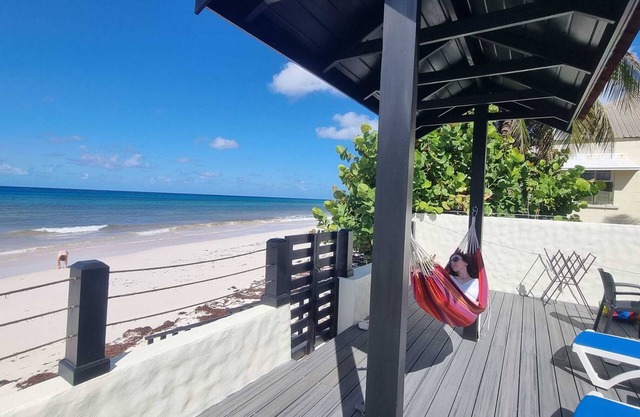 Chill a Bit Beach Apartment, Beachside Bliss! Apartment and Deck On the Beach!