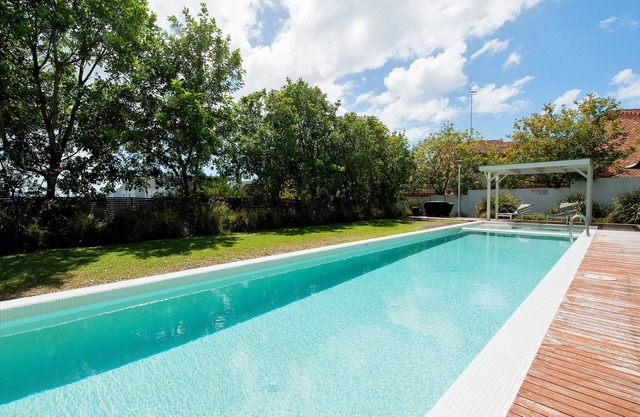 Chillin at Oaks, Centre of Nelson Bay with a pool. Mid Week Stay Special now on.