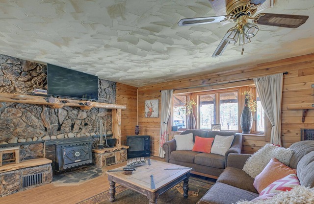 Chiloquin Vacation Rental on 100 Acres of Land!