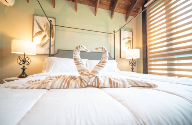 Chimney Hill - 06) Master Suite