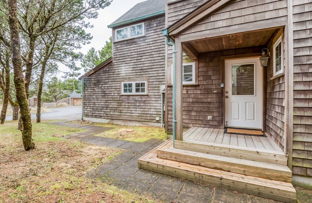 Chinook - Two Bedroom w/Loft*Beach Access*Dog Friendly*BBQ*Beach Cruisers*WIFI